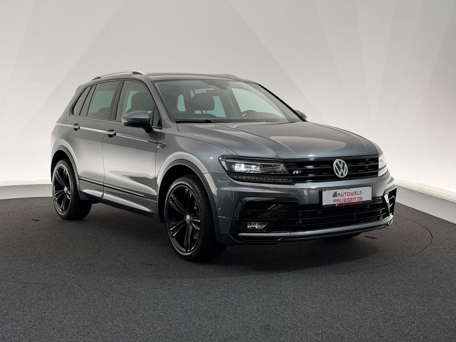 Gebrauchtwagen Volkswagen Tiguan Tiguan 2.0 TDI 4Mo.*R LINE*HIGHLINE-LED-PANO-AHK in Dirlos