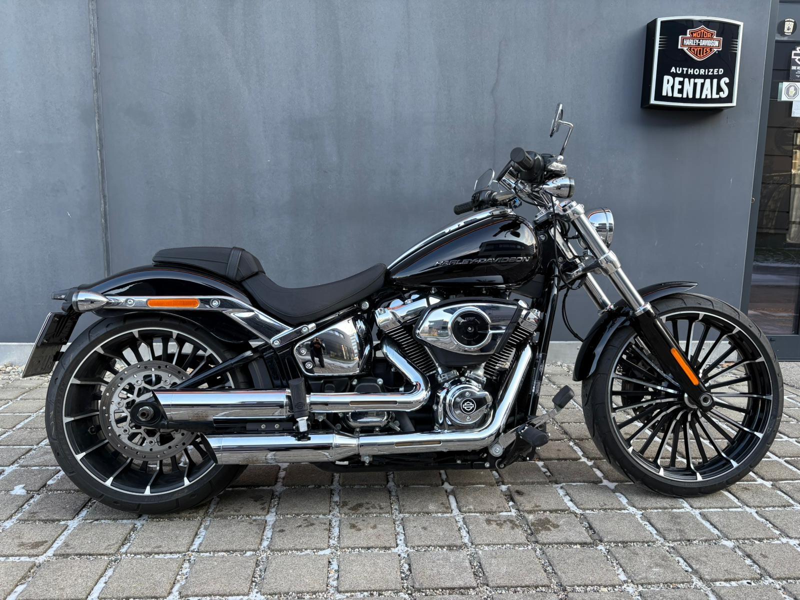 Harley-Davidson FXBR BREAKOUT 117 mit Jekill&Hyde Auspuff