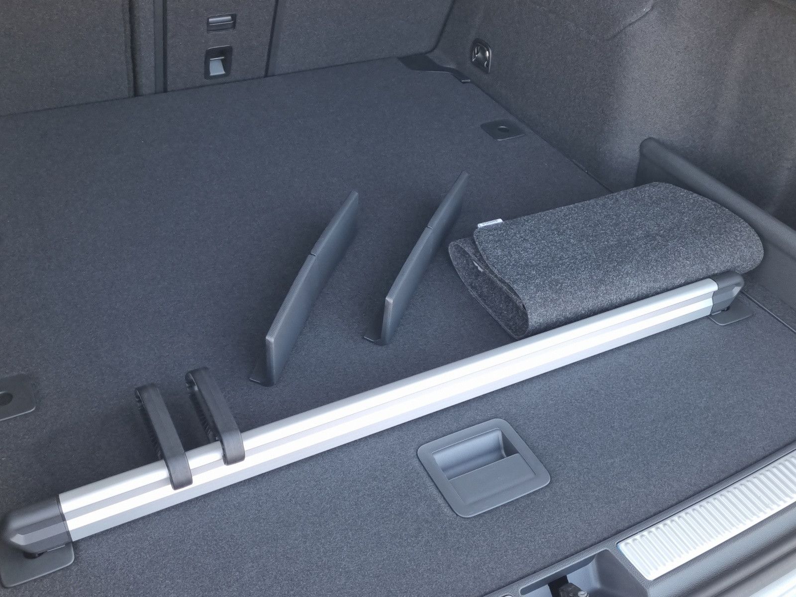 Fahrzeugabbildung SKODA Superb Combi 2.0TDI Selection AHK LI&SI FAHRASSI