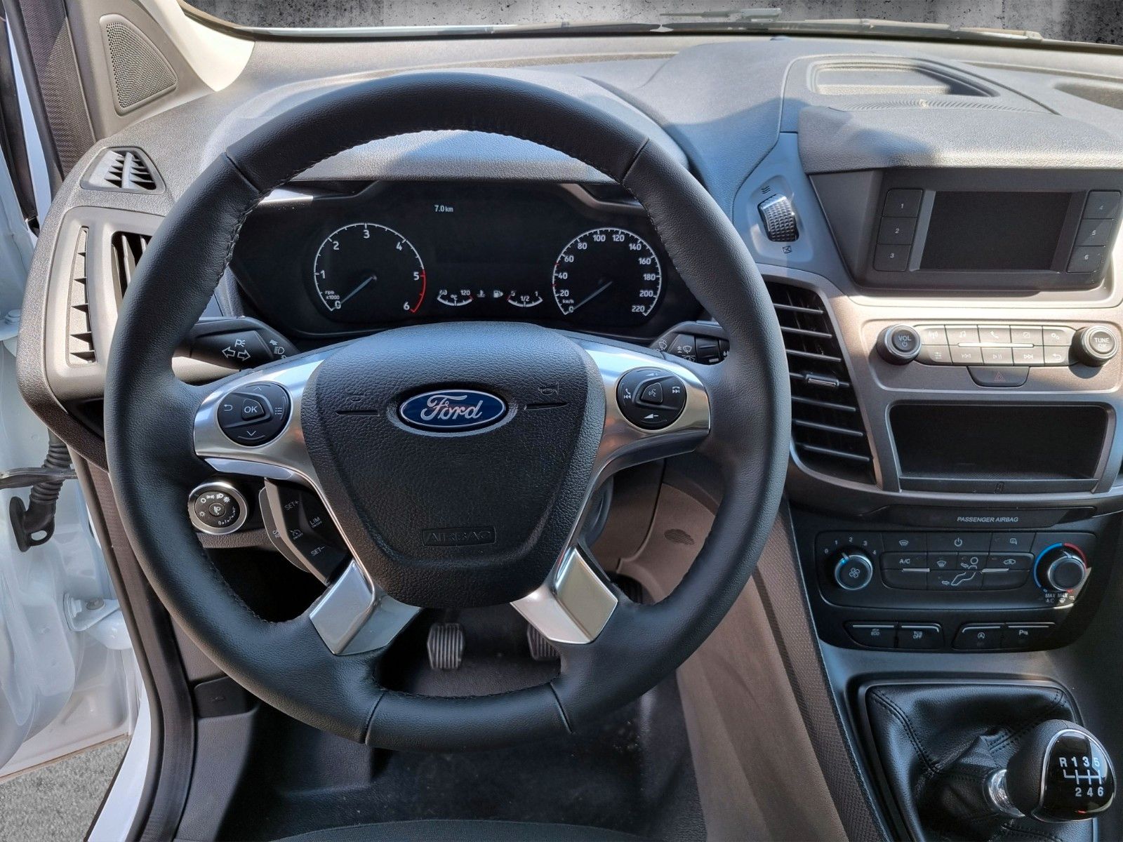Fahrzeugabbildung Ford Transit Connect Kasten lang Trend