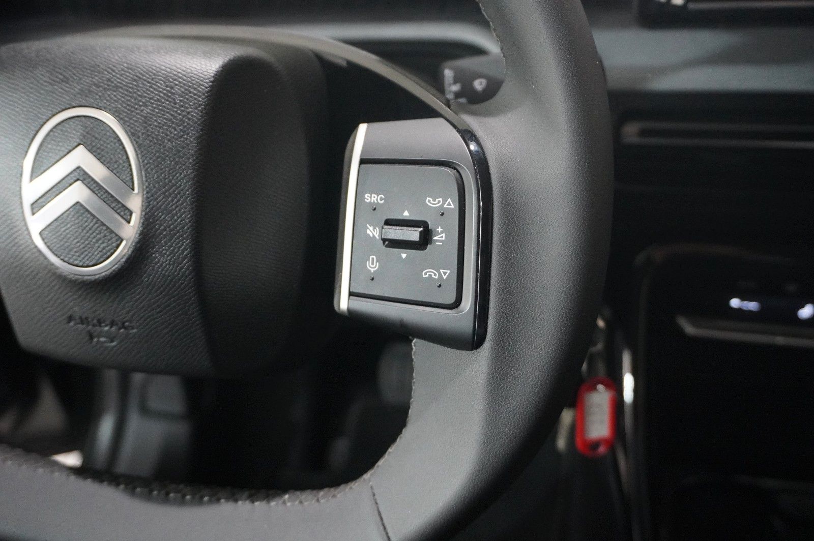 Fahrzeugabbildung Citroën C3 Aircross 1.2 HYBRID PLUS DSC NAVI/LED/KAMERA