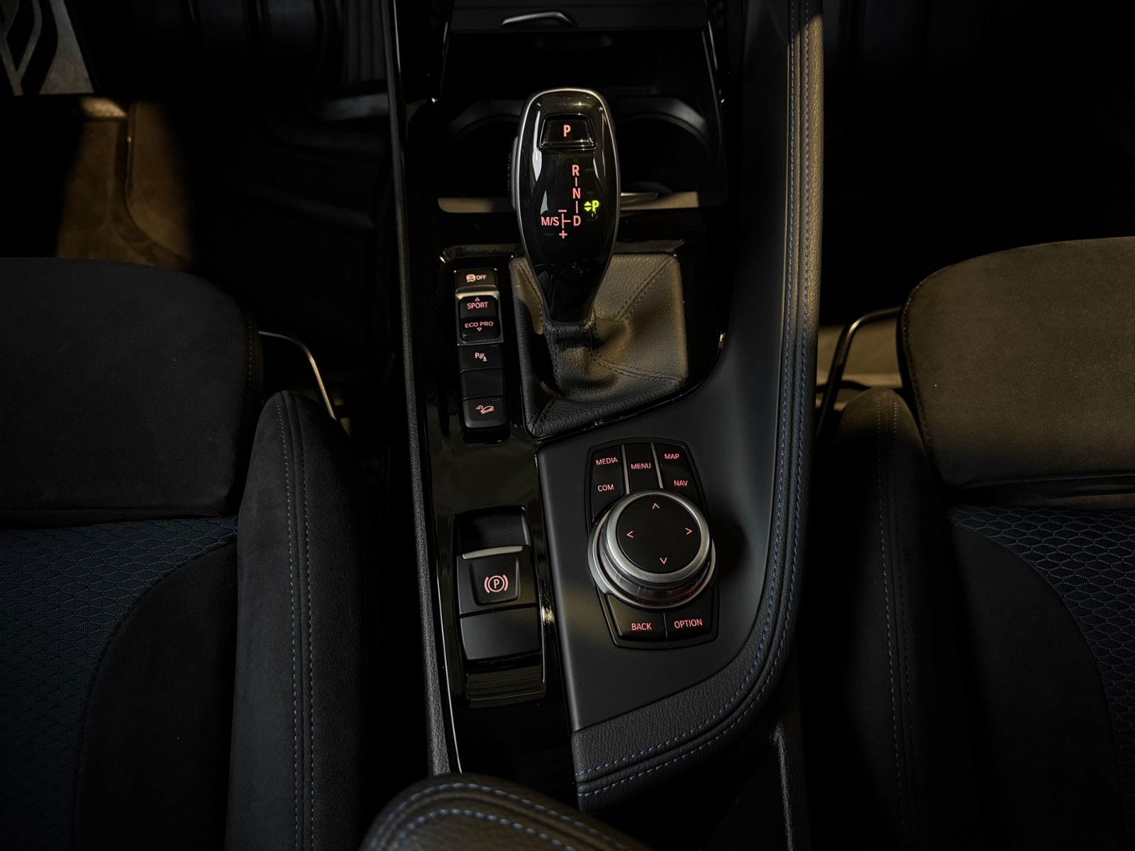 Fahrzeugabbildung BMW X2 xDrive 18 d M Sport AHK LED NAVI 20"