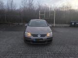 Volkswagen Golf V 1.6 FSI. Erstzulassung 2... - Volkswagen Golf: 6er