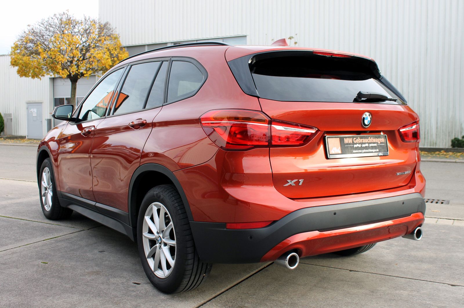 Fahrzeugabbildung BMW X1 sDrive 20i Steptr. Advantage KAM PDC SHZ TEMP