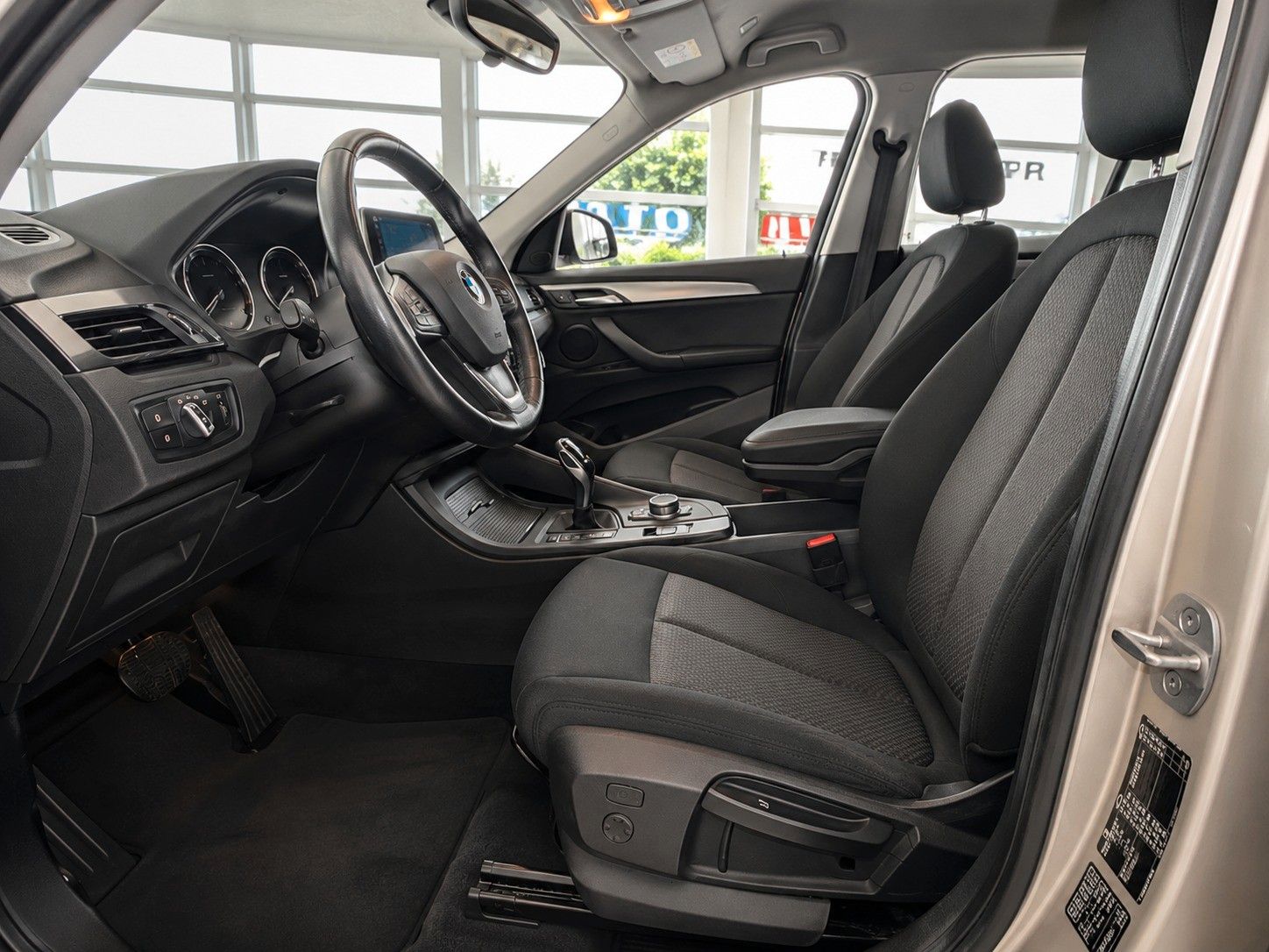 BMW X1 sDrive 18 d AUT. NAVI SITZH. 1.Hd SCHECKH.BMW foto 20