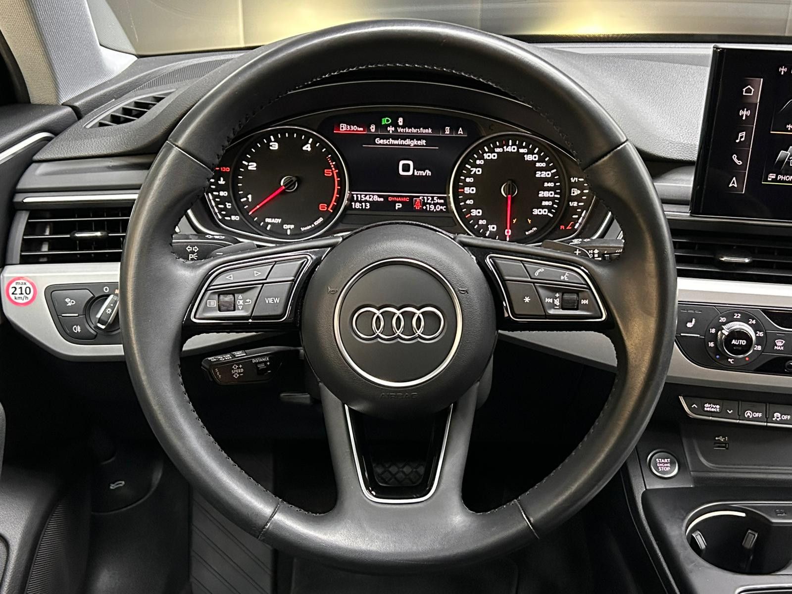 Fahrzeugabbildung Audi A4 45 TDI Quatt Tipt Sport LEDER+SHZ+NAV+LED+ACC