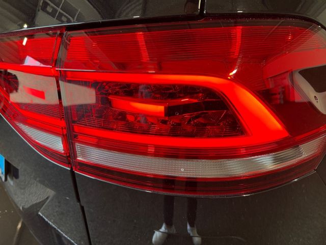 Touran 2.0 TDI DSG HIGHLINE 7 SITZE LED+AHK+NAVI