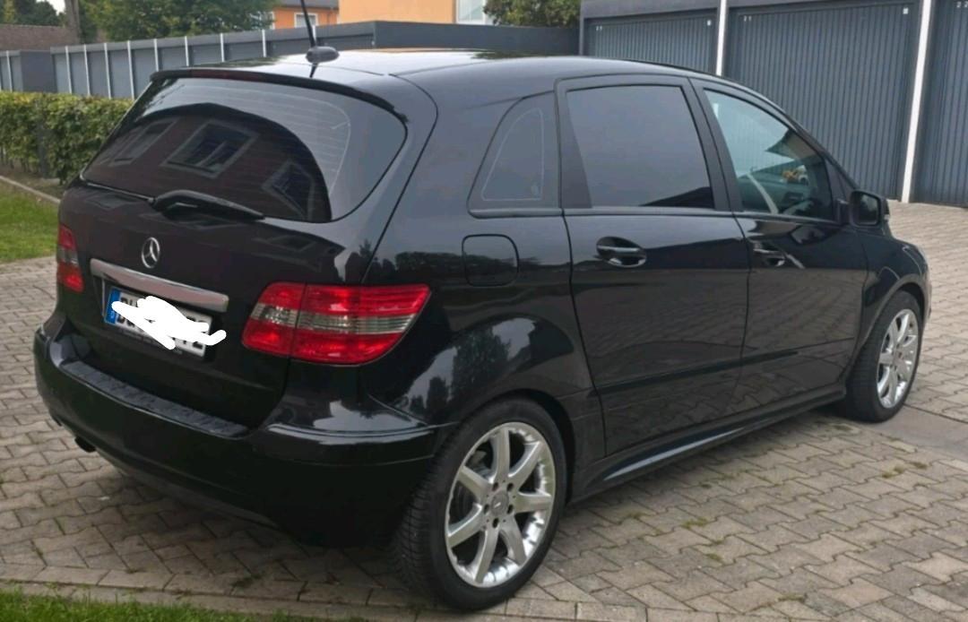 Mercedes-Benz B 180 BlueEFFICIENCY Standard