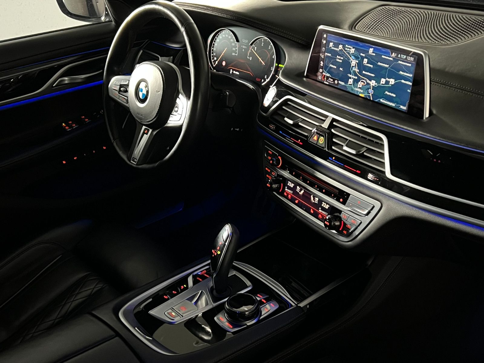 Fahrzeugabbildung BMW 750 d xDrive M SPORT/LASER/EXECUTIVE PRO/FROZEN