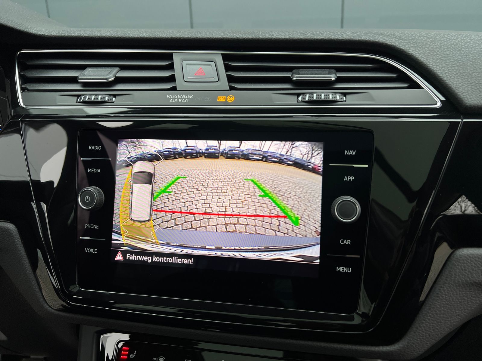 Fahrzeugabbildung Volkswagen Touran Highline 1.5 TSI *R-Line, AHK, Pano, Stan