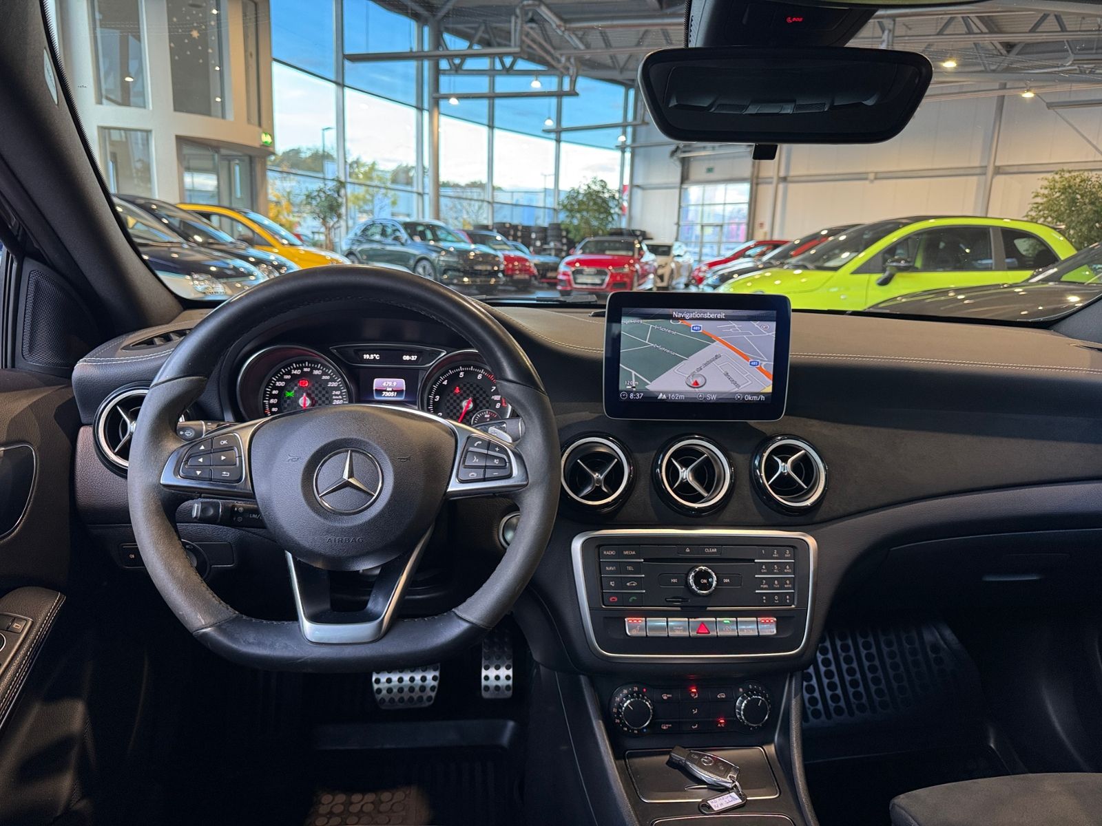 Fahrzeugabbildung Mercedes-Benz A 200 AMG Line PEAK Edition LED NAV SHZ 18"