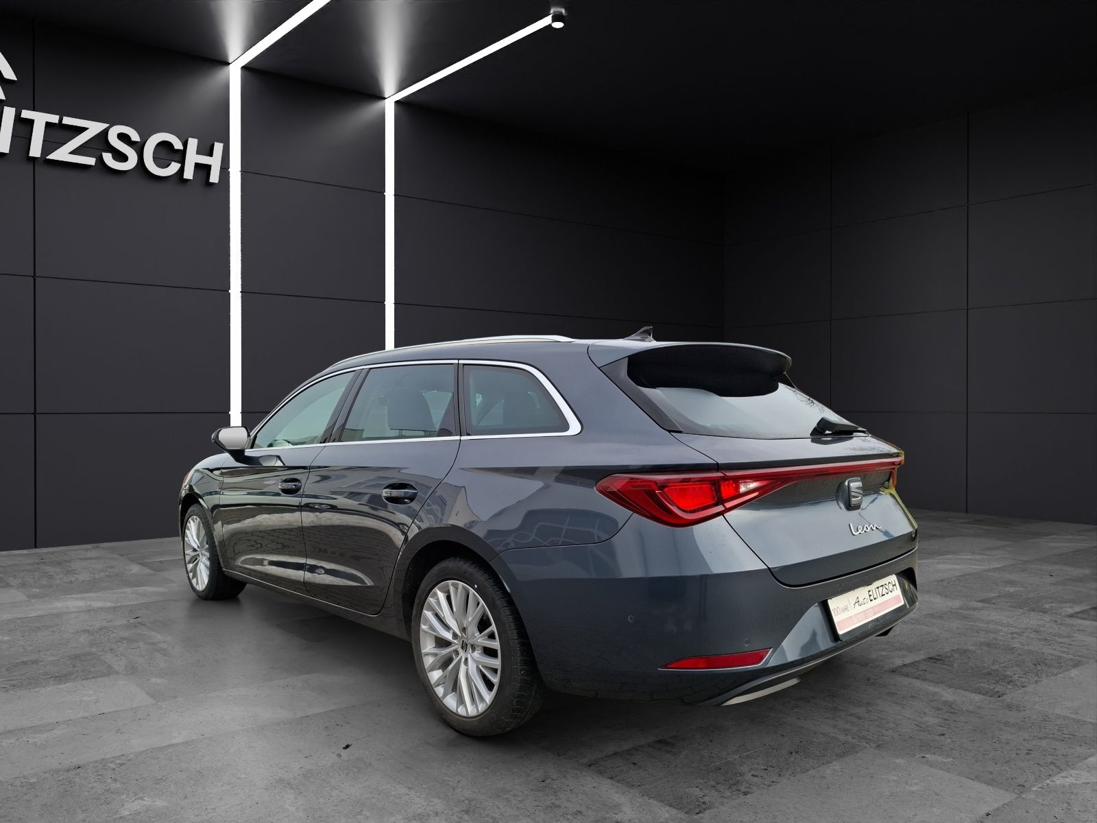 Fahrzeugabbildung SEAT Leon ST eTSI Xcellence DSG LED AHK Navi ACC RFK