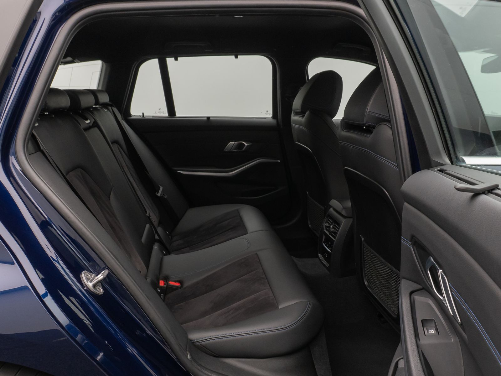 Fahrzeugabbildung BMW 320e M Sport DAB Widscreen PDC Individual 18Zoll