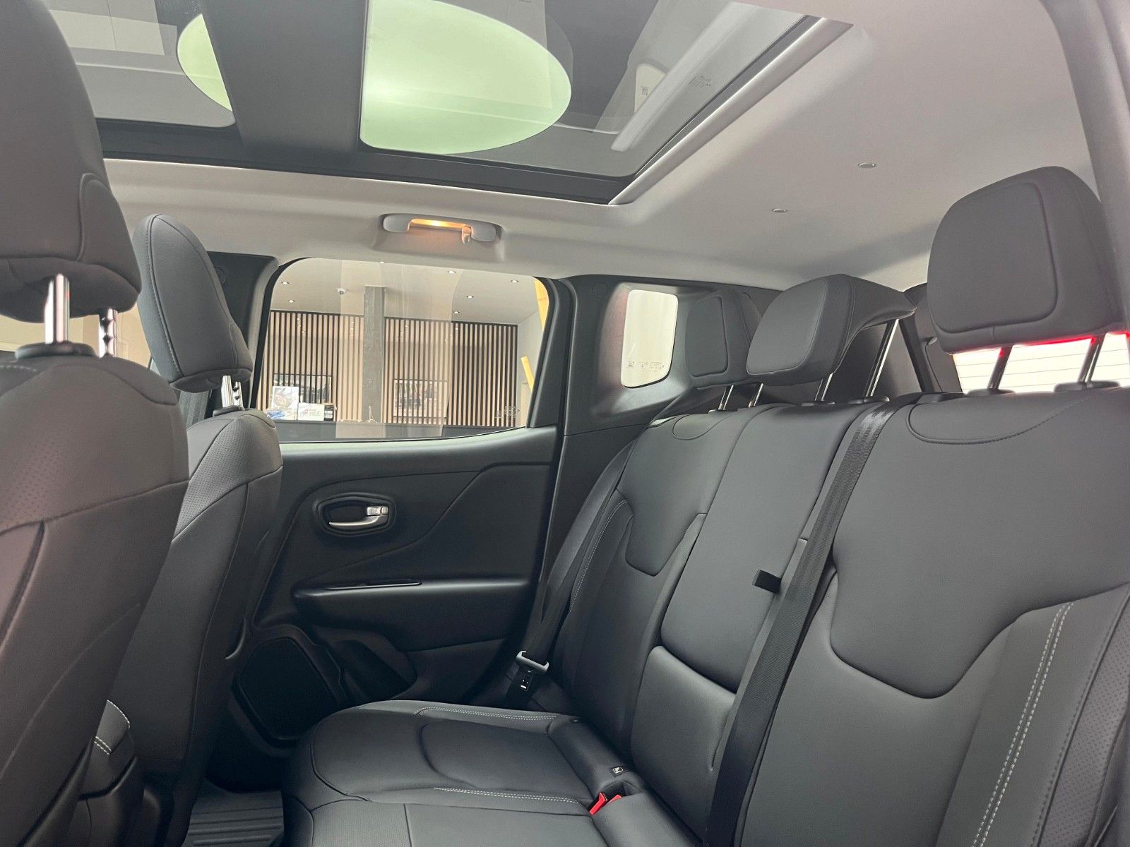 Fahrzeugabbildung Jeep Renegade 1.5 Mild-Hybrid FWD Summit*Pano*Leder