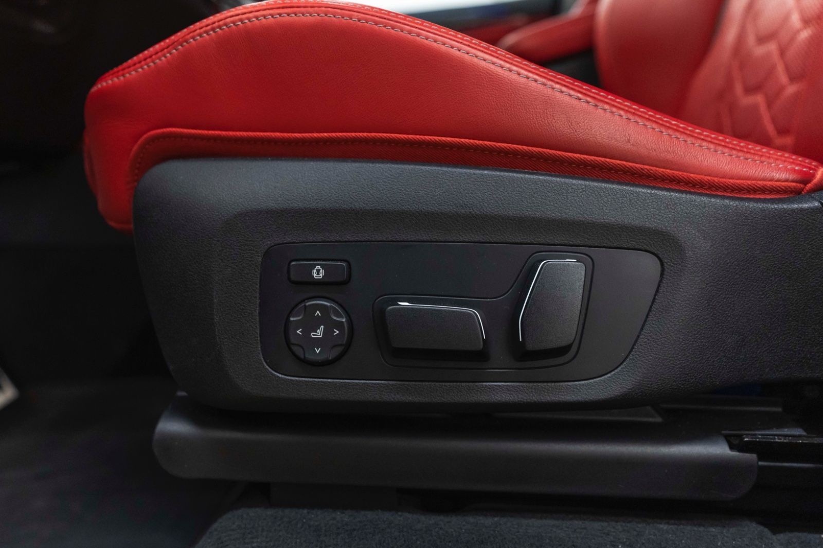 Fahrzeugabbildung BMW X4 M COMPETITION ACC H&K HUD LED 360°