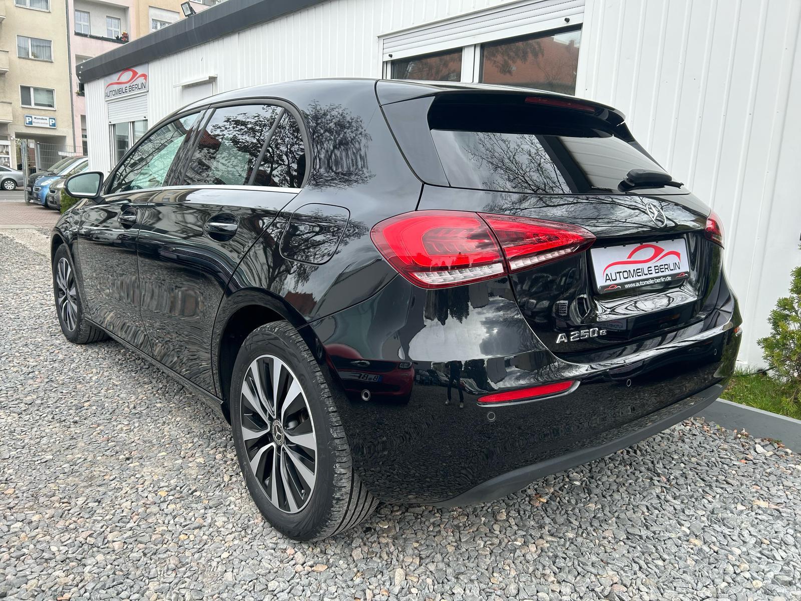 Mercedes-Benz A 250e DCT Style "LED/KAMERA/GARANTIE"