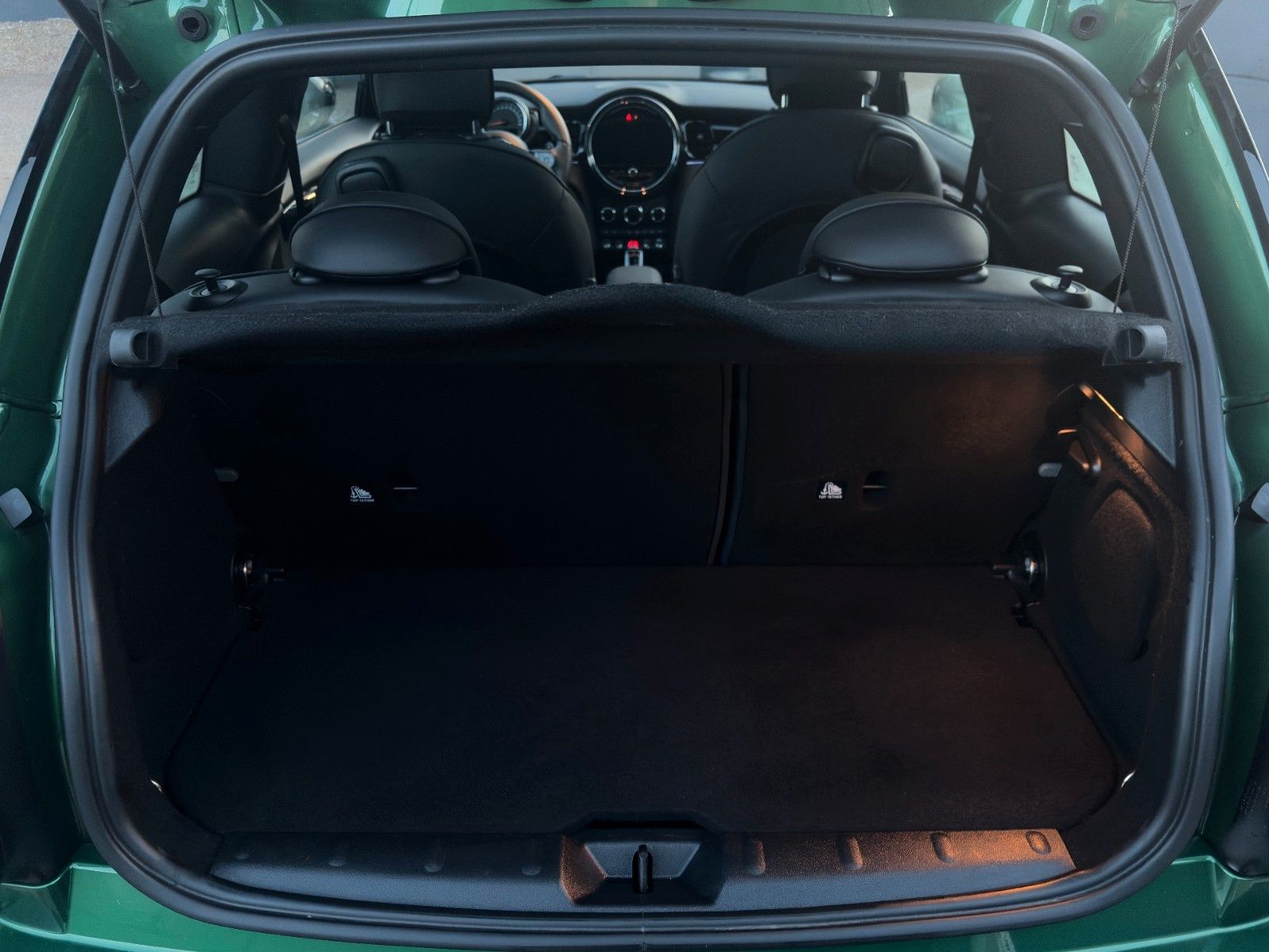 Fahrzeugabbildung MINI Cooper S Classic Trim Leder PANO LHZ SHZ BT PDC