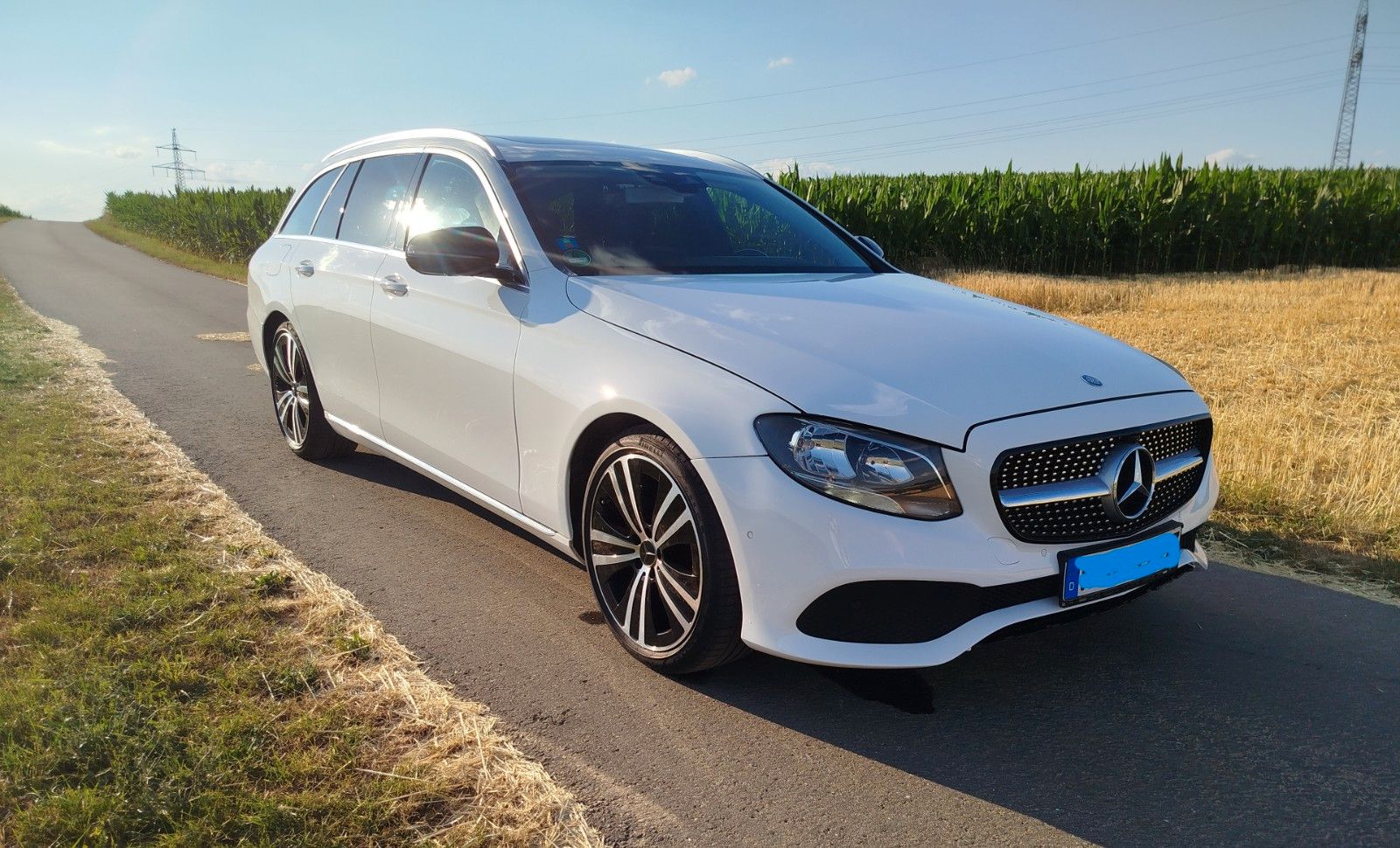 MERCEDES-BENZ E 200 T AVANTGARDE Widescreen AHK Burmester