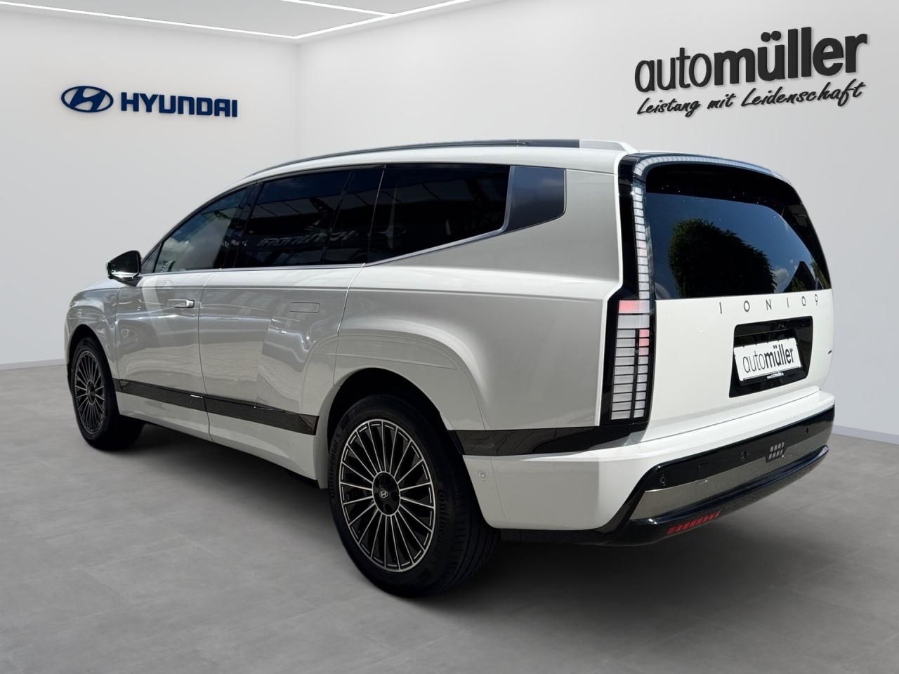 Fahrzeugabbildung Hyundai IONIQ 9 UNIQ *Pano*Relax-Paket* 2xKlima 360 ACC