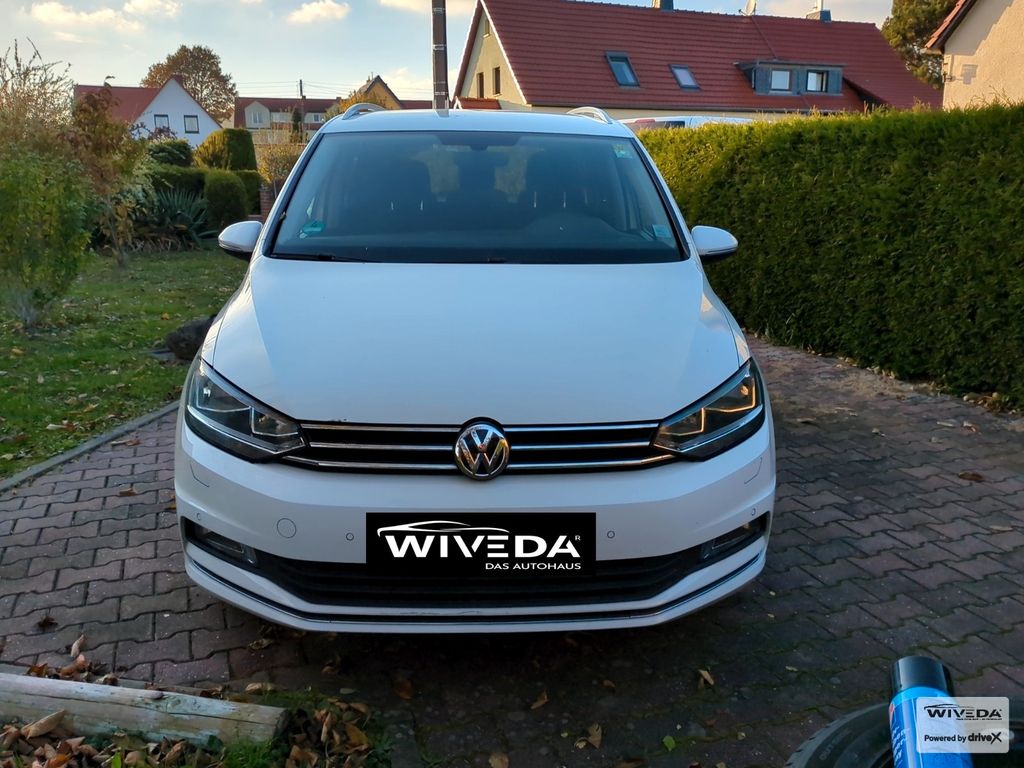 VOLKSWAGEN Touran