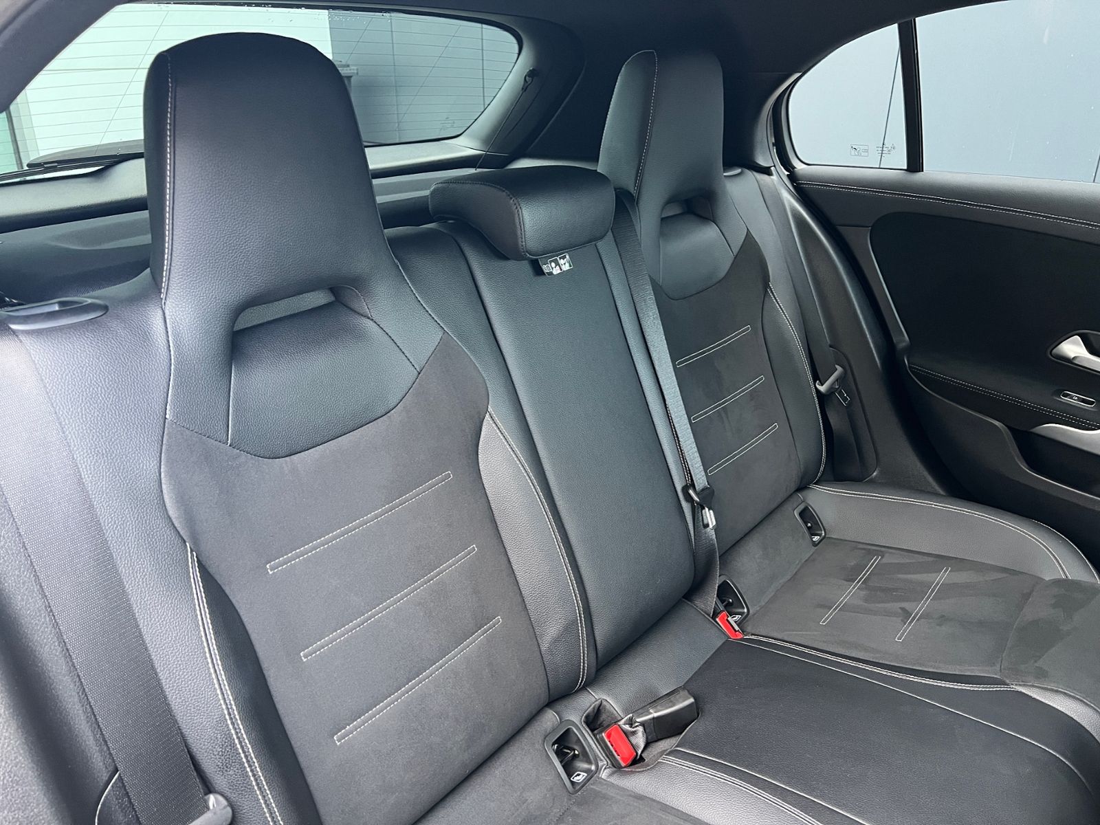 Fahrzeugabbildung Mercedes-Benz A 180 Edition *Night-Paket, AMG-Optik, Navi"