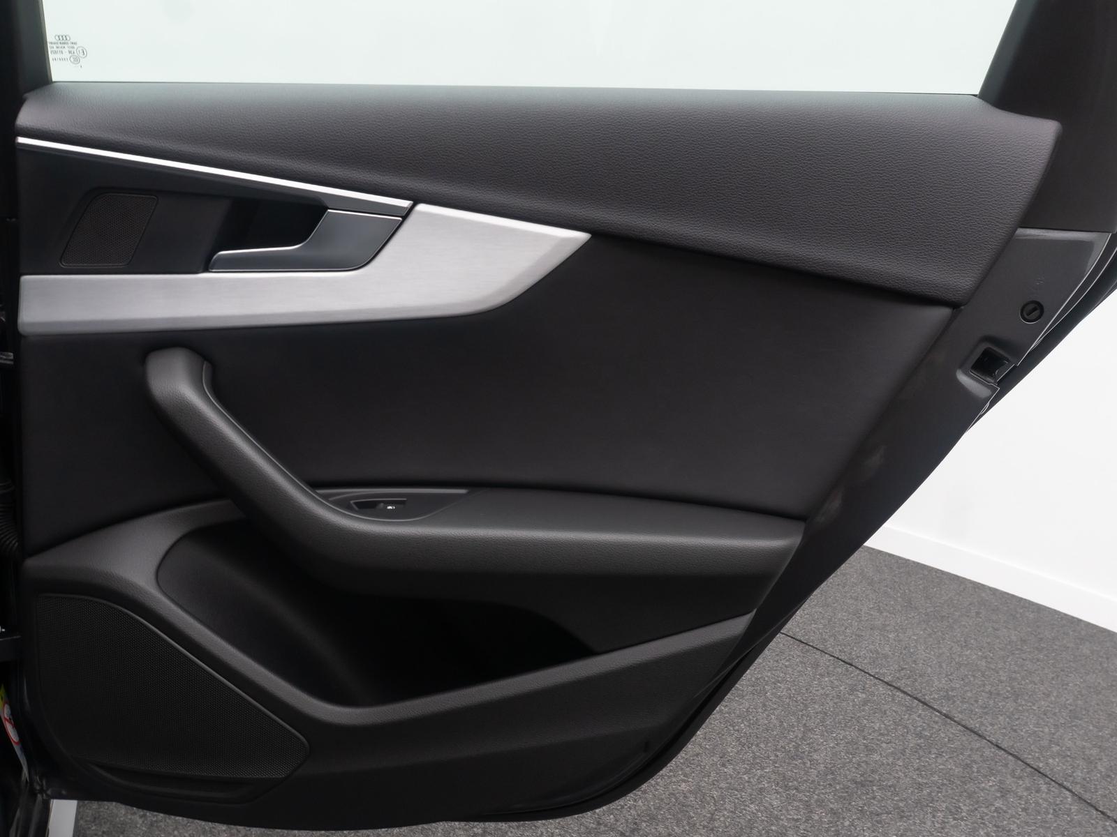Audi A4 quattro SLine Kamera DAB Massage Panorama 18"
