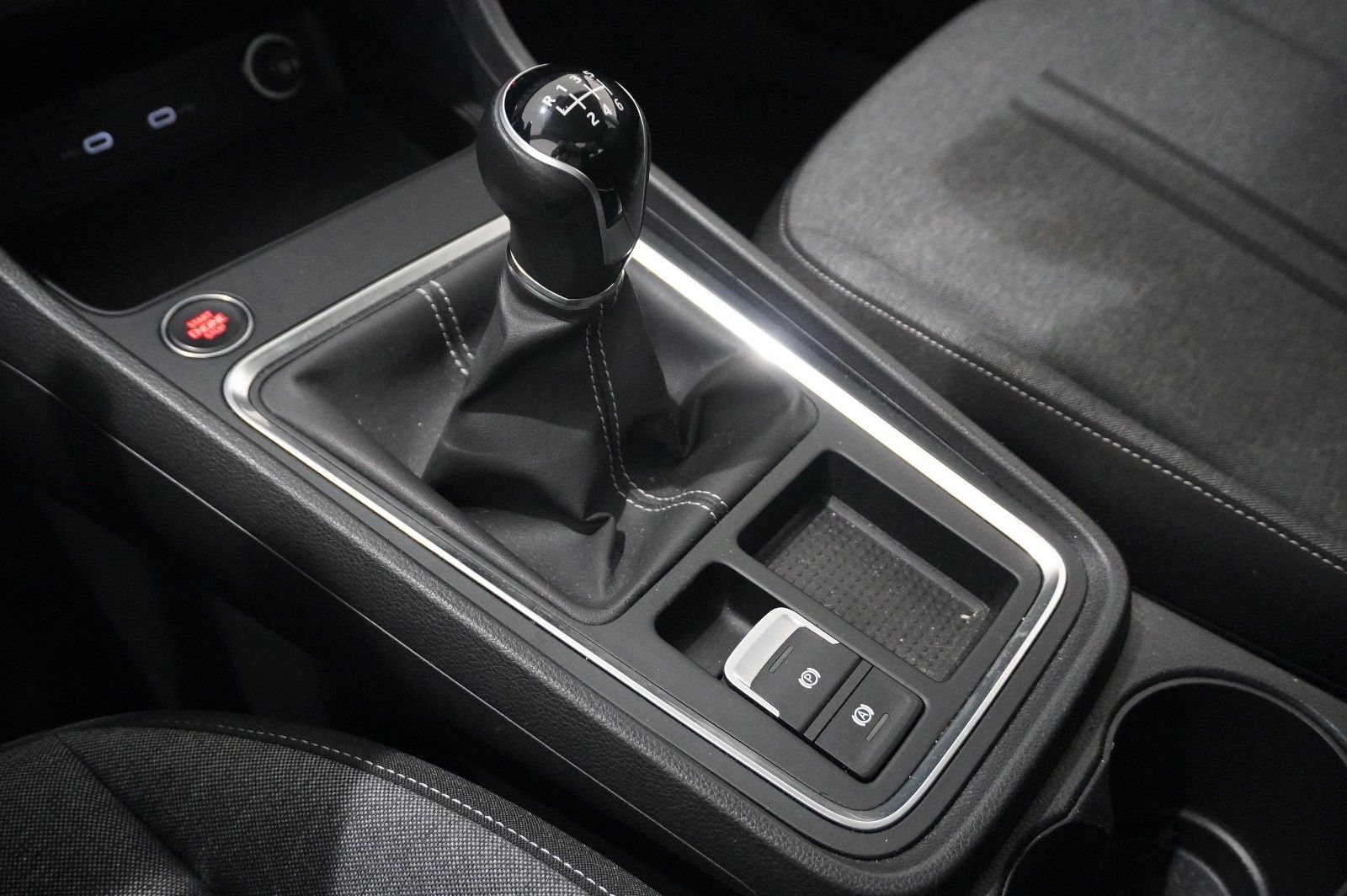 Fahrzeugabbildung SEAT Ateca 2.0 TDI STYLE NAVI/LED/SHZ/TEMP./PDC/DAB+