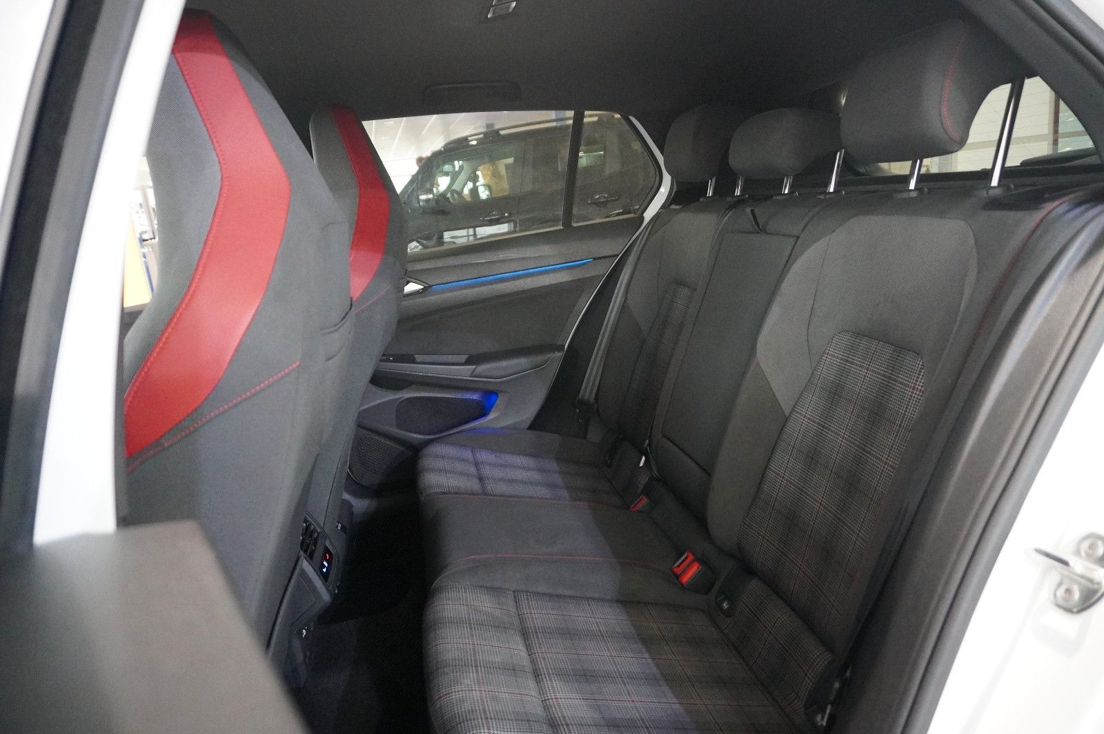 Fahrzeugabbildung Volkswagen Golf VIII Lim. 2.0 TSI GTI DSG NAVI/LED/KAMERA