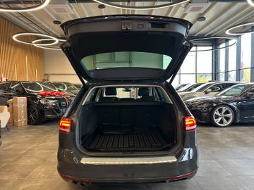 Volkswagen Passat *AHK*SZHZ*PANO*ACC*NAVI*