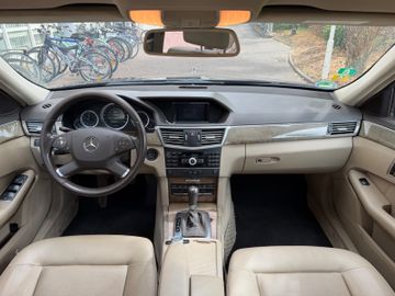 Mercedes E 200 - 11