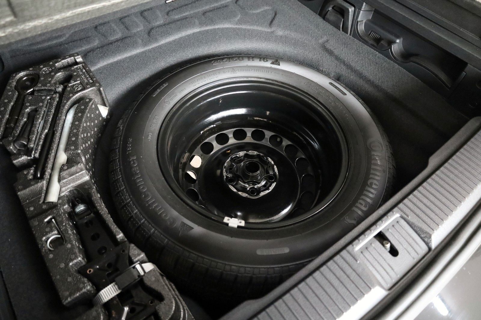 Fahrzeugabbildung Volkswagen Passat Variant Comfortline Navi,LED,ACC,SH,PDC