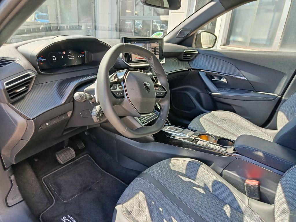 Peugeot 2008 PureTech 130 EAT8 Allure (U)