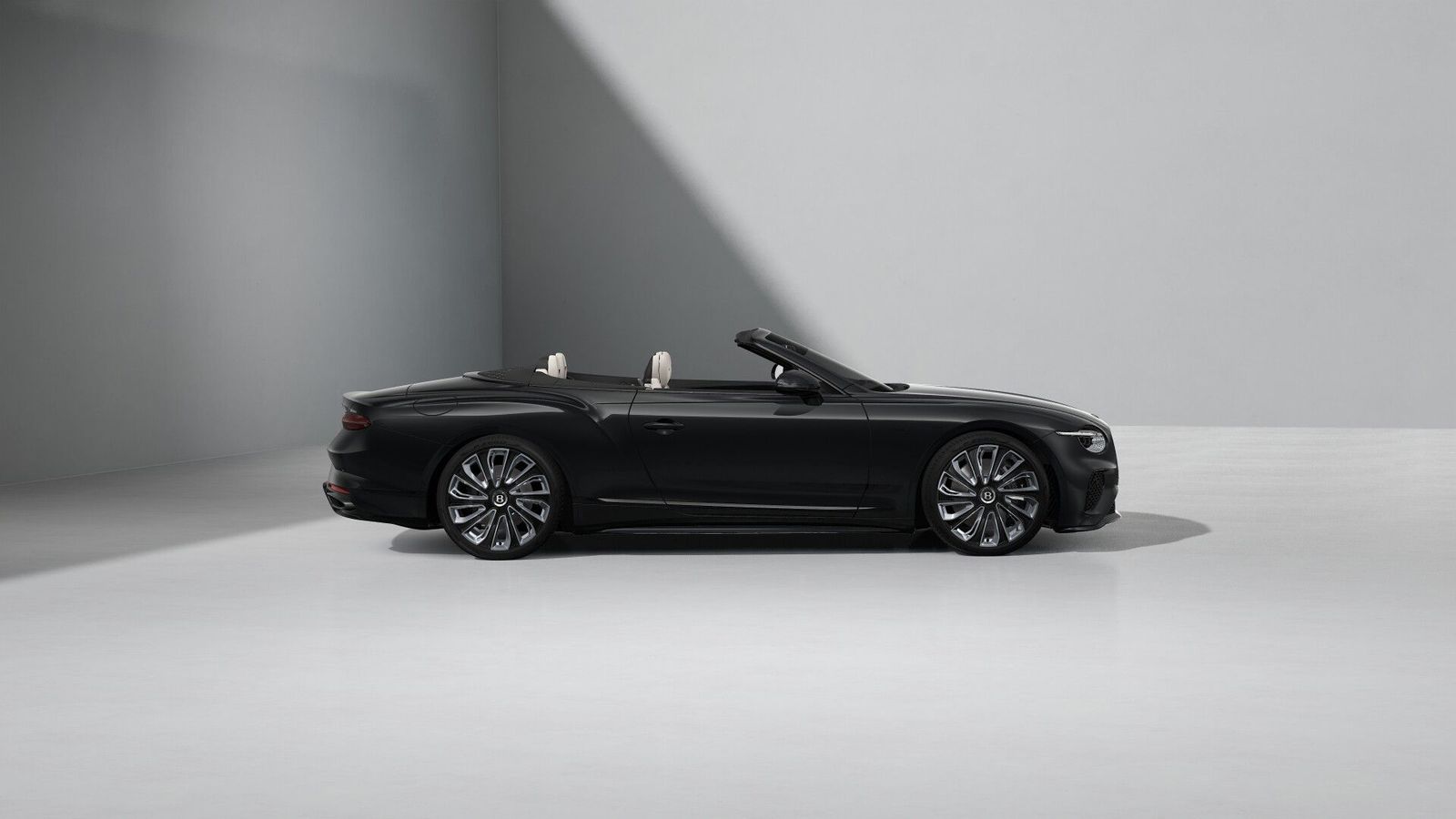 Bentley Continental GTC Mulliner V8 Hybrid MY2027 | Comi imagem 3