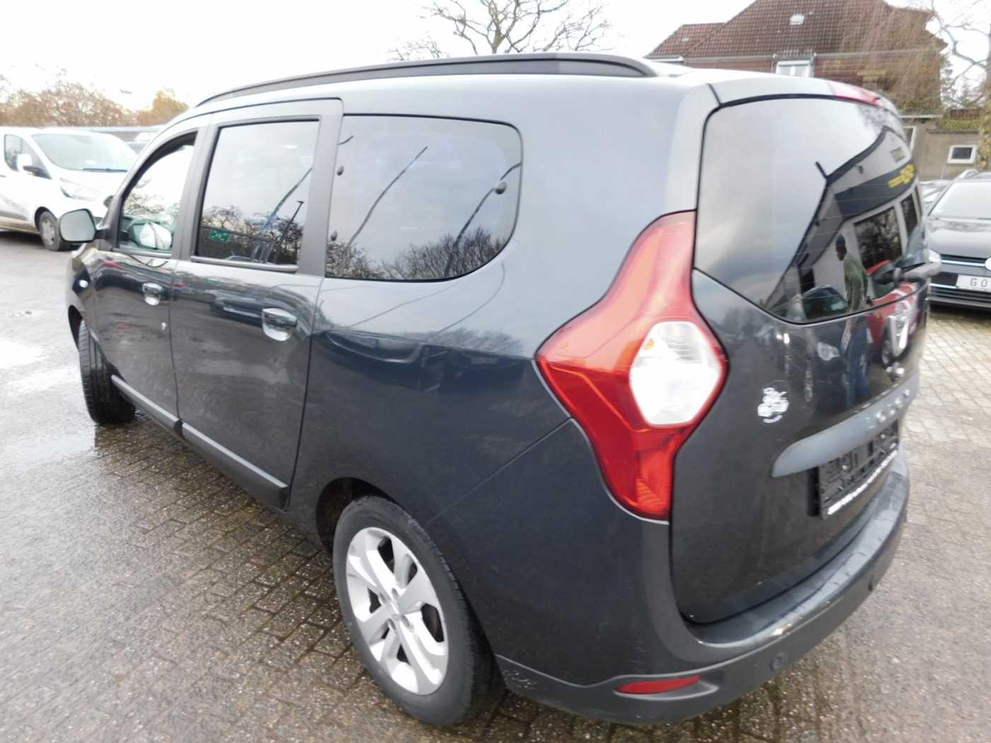 Dacia Lodgy 2015 — rear view