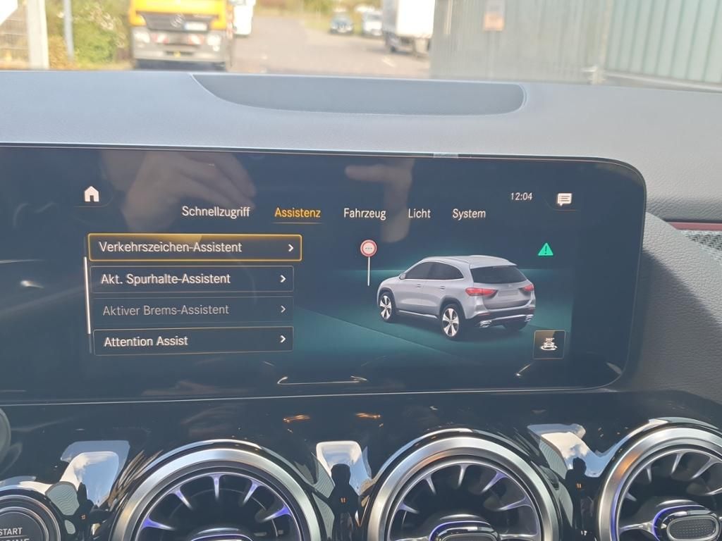 Fahrzeugabbildung Mercedes-Benz GLA 200 AMG*Night*LED*KeyLess*SpurH*ParkAss*RFK