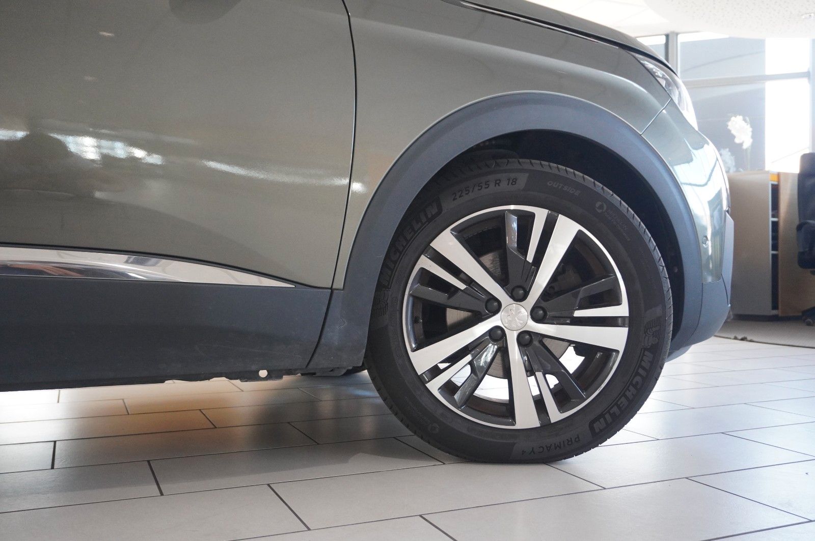 Fahrzeugabbildung Peugeot 5008 1.6D ALLURE 7-SITZER NAVI/KAMERA/SHZ/SPORT