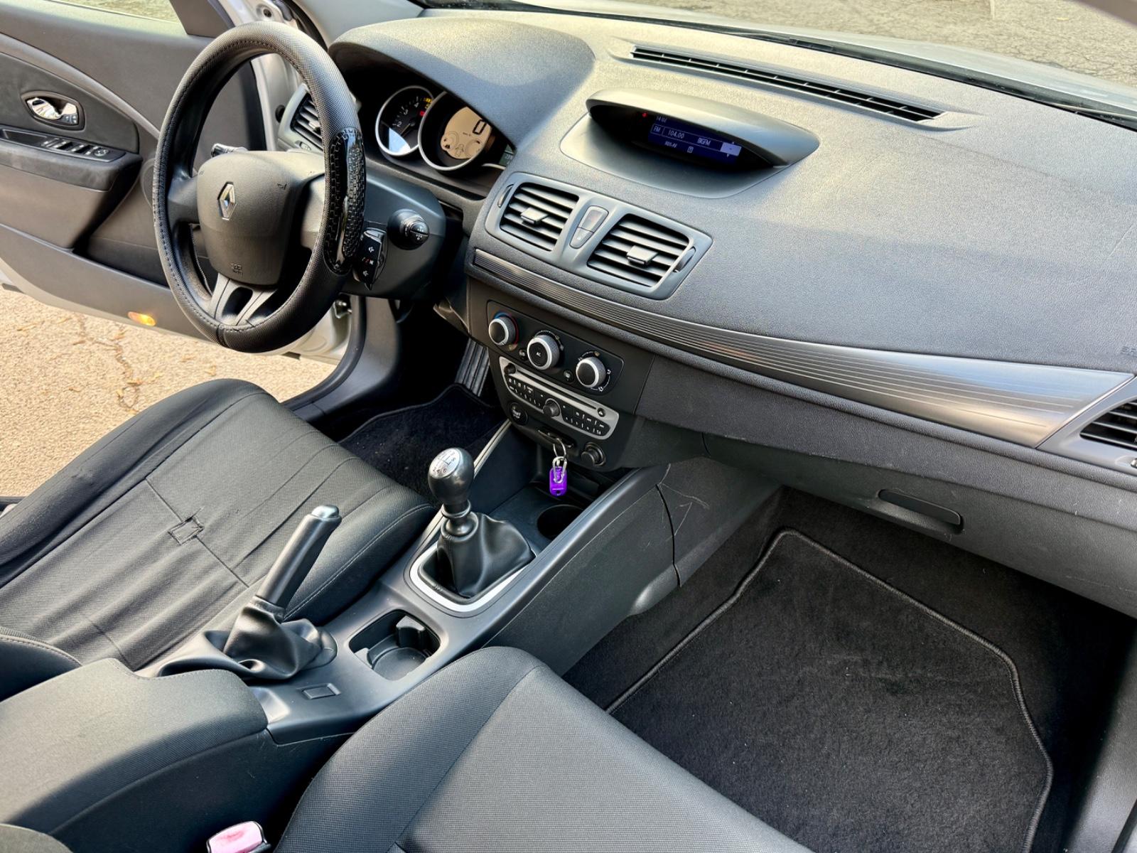 Renault Megane 2012 — photo 11