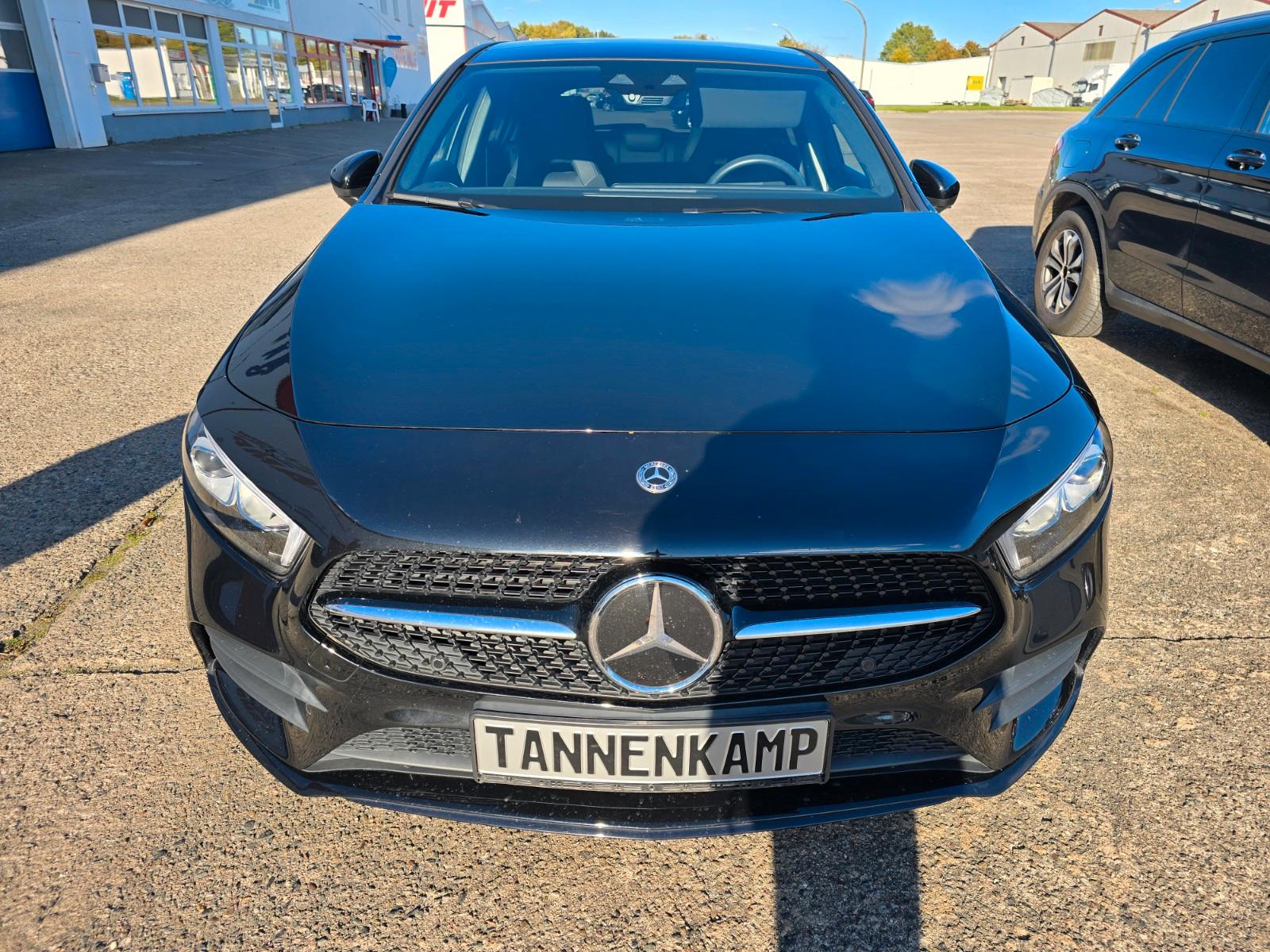 Mercedes-Benz A 200 Edition AMG Line Distronic Pano 19 Zoll