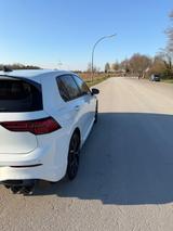 Volkswagen Golf 8 R Performance, Akrapovic , Pano - Gebrauchtwagen mit Akrapovic Auspuffanlage