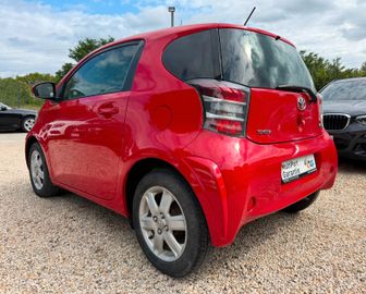 Toyota IQ - 6
