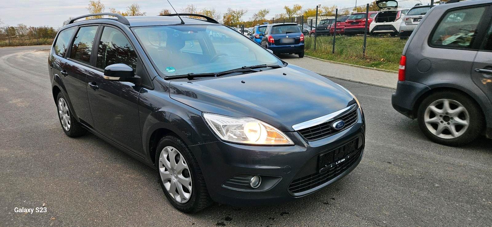Ford Focus 2011 — салон