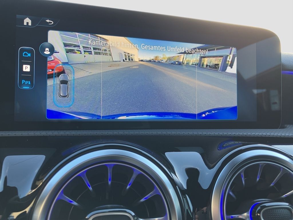 Fahrzeugabbildung Mercedes-Benz A 200 d AMG*NIGHT*DISTR*MULTIB*KEYLESS*KAM*NAVI