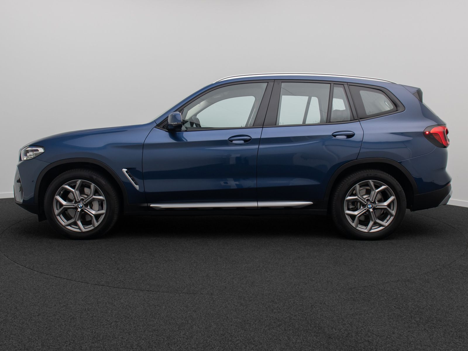 Fahrzeugabbildung BMW X3 xD30i AHK Kamera DAB Komfort Memory Leder 19"