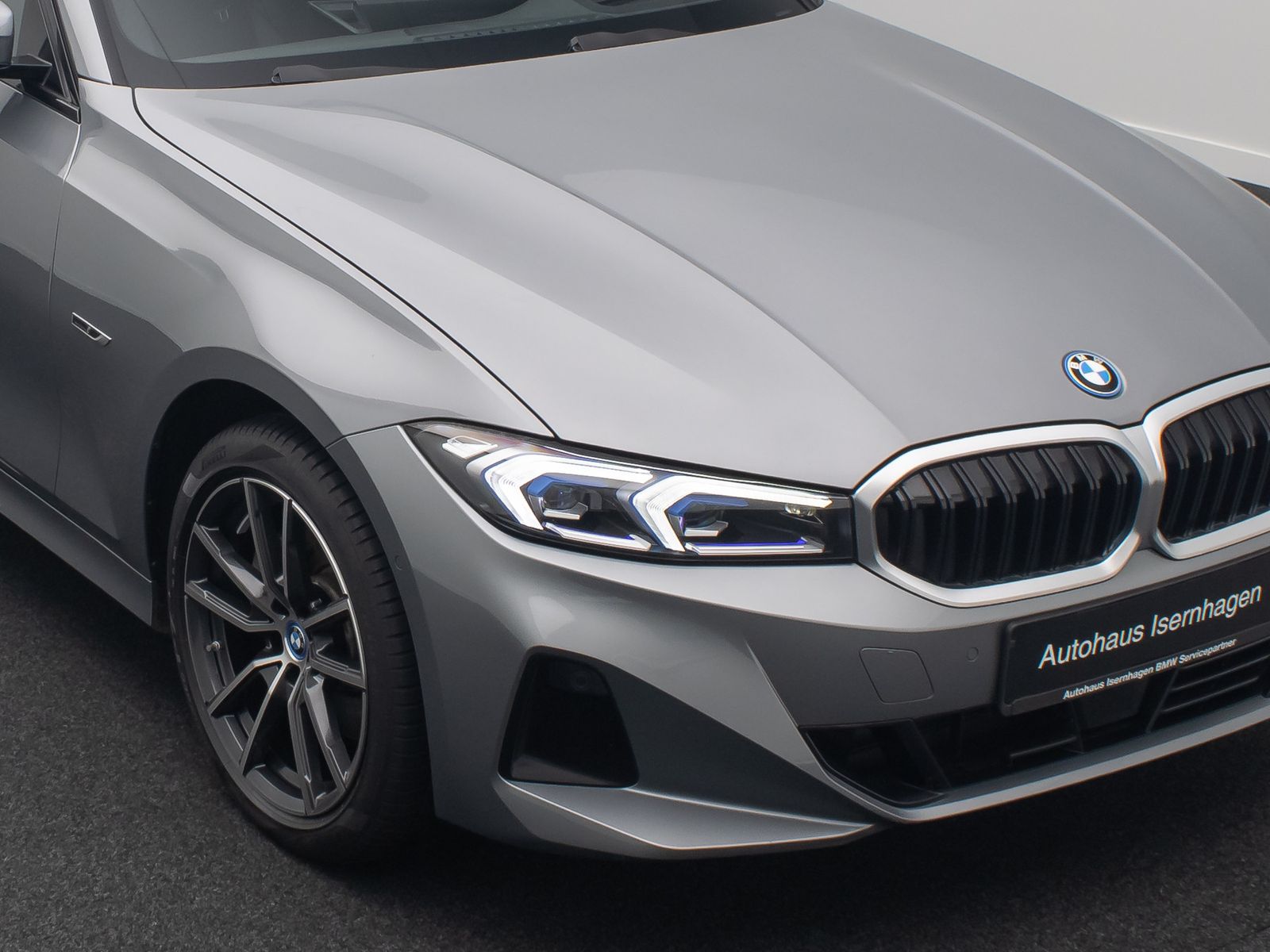 Fahrzeugabbildung BMW 320e Kamera DAB Leder Panorama Sport HUD 18Zoll