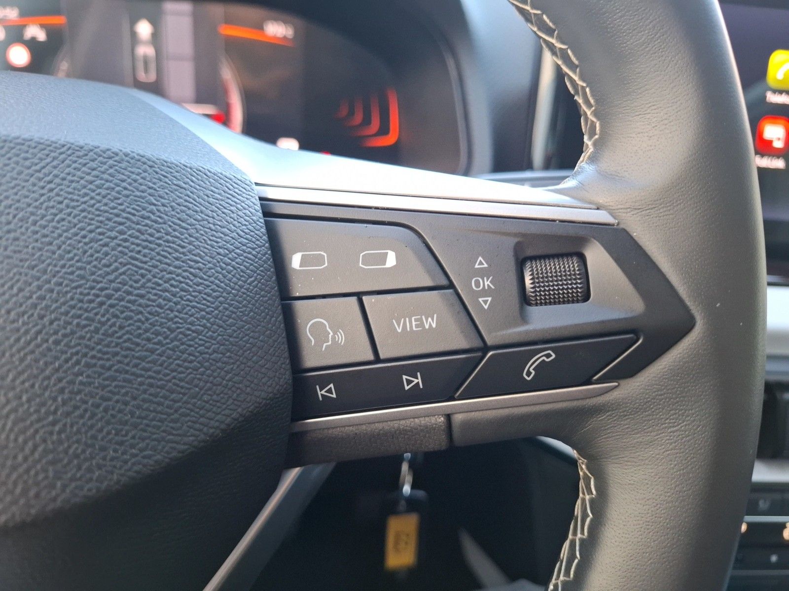 Fahrzeugabbildung SEAT Arona TSI Style DSG LED Navi ACC RFK SHZ