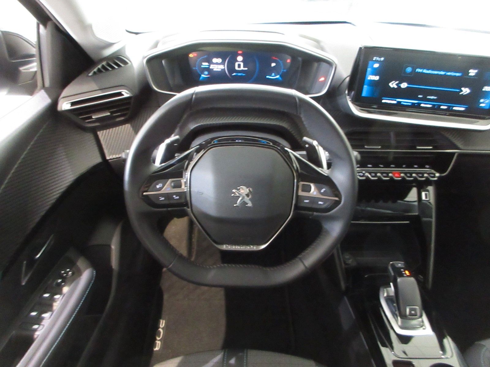 Fahrzeugabbildung Peugeot 208 Allure 1.2T LED/NAVI/PDC/R´CAM/VIRTUAL/TEMPO