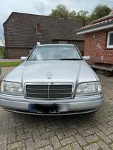 Mercedes-Benz Mercedes W202 C220 - Mercedes-Benz C 220 mit Benzin-Antrieb