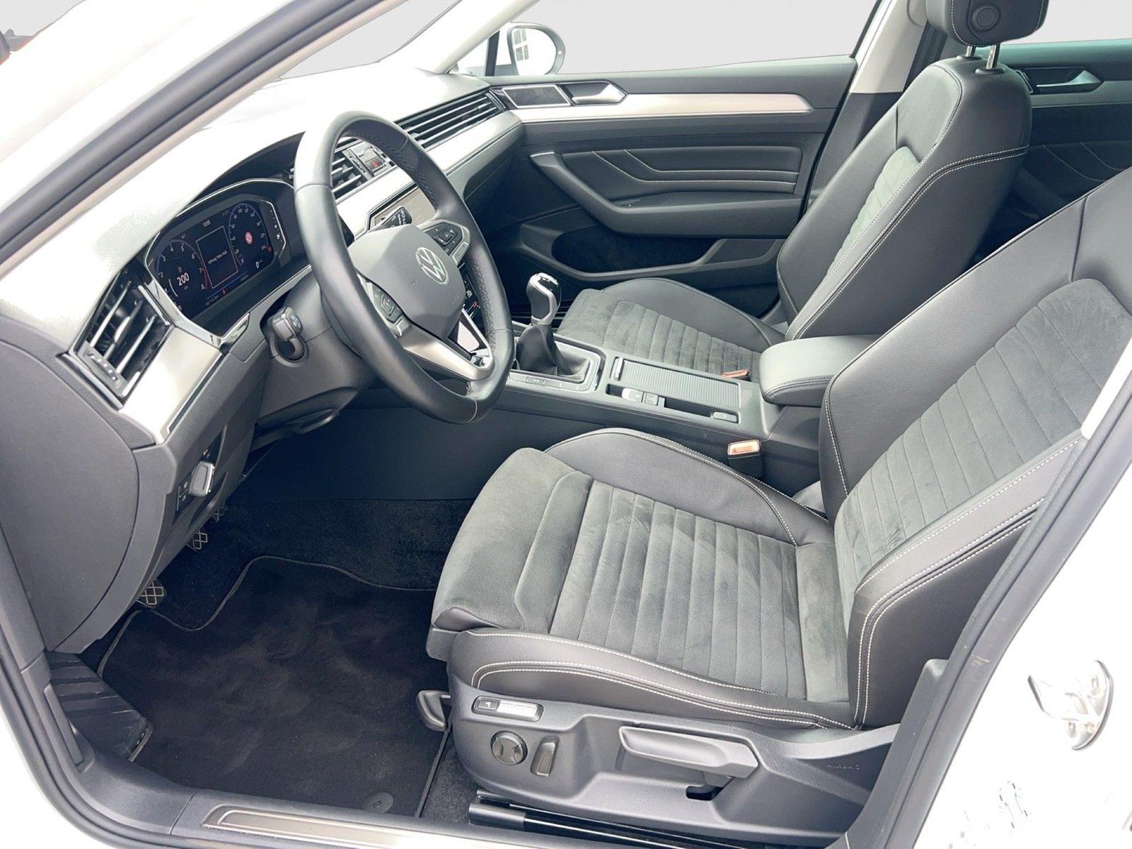 Fahrzeugabbildung Volkswagen Passat Variant TSI Elegance Matrix Navi ACC RFK
