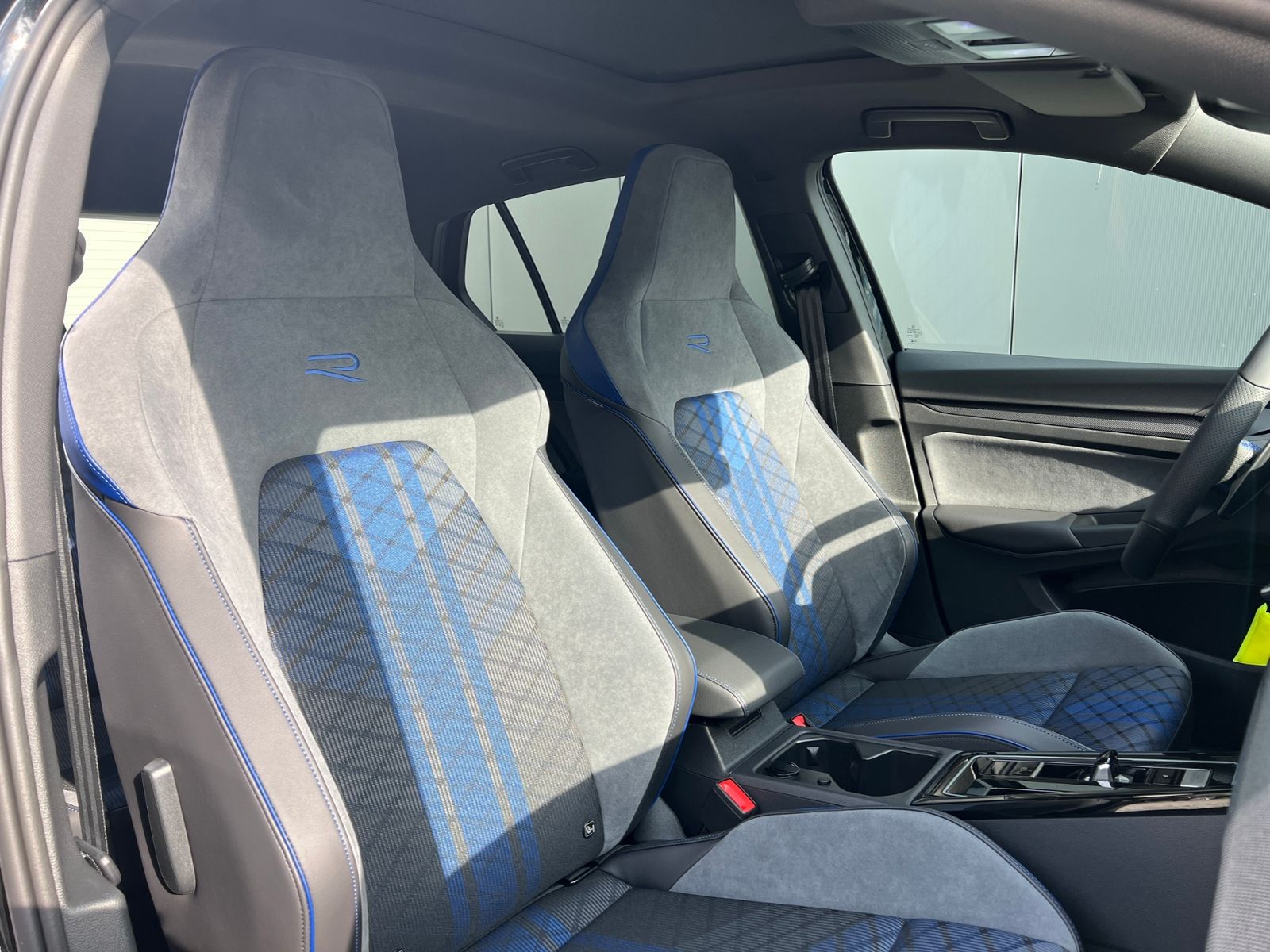 Fahrzeugabbildung Volkswagen Golf R 2.0 TSI DSG 4MOTION *Black-Style, Harman*