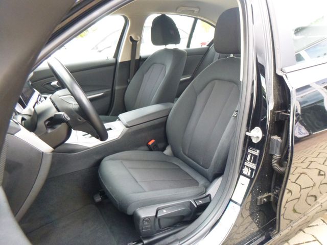 Fahrzeugabbildung BMW 320 i Lim >AUT/NAV/LED/TEMP/Sitzheiz<